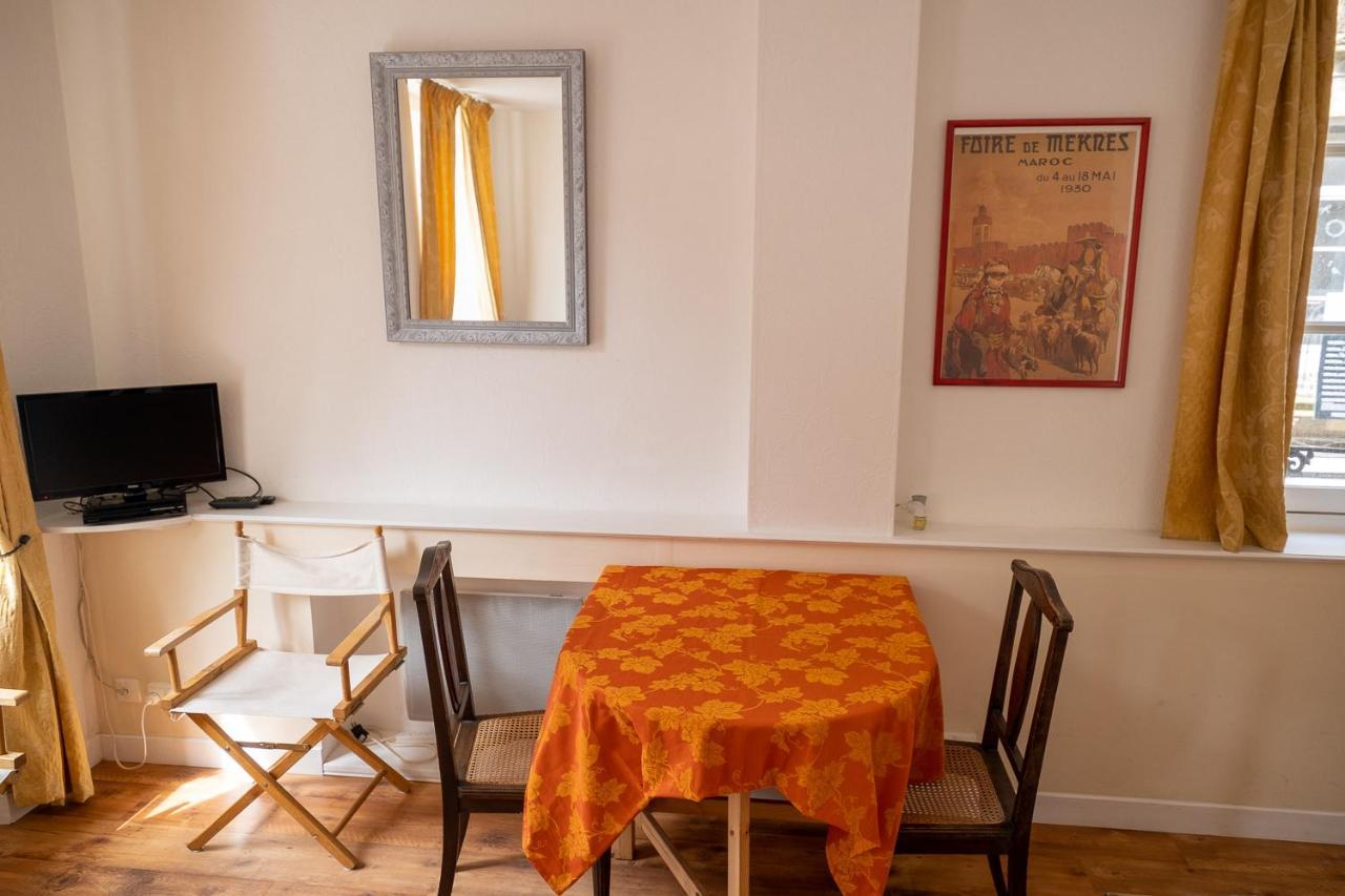 Appartement Place Des Cordeliers Динан Экстерьер фото